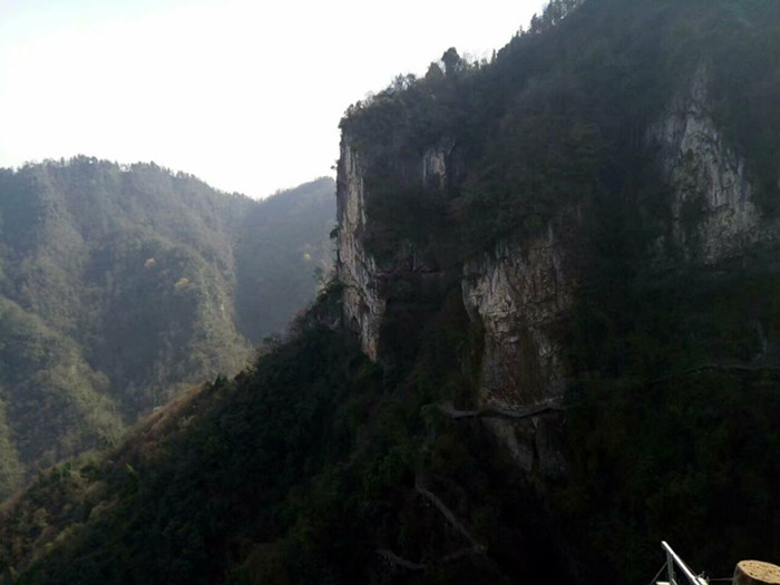 我环保，我快乐，格瑞乐环保，踏春游，长阳方山景区，绝壁悬崖